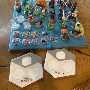 Disney Infinity Interactive Lot. 27 figures. 2 bases. Plus power discs.
